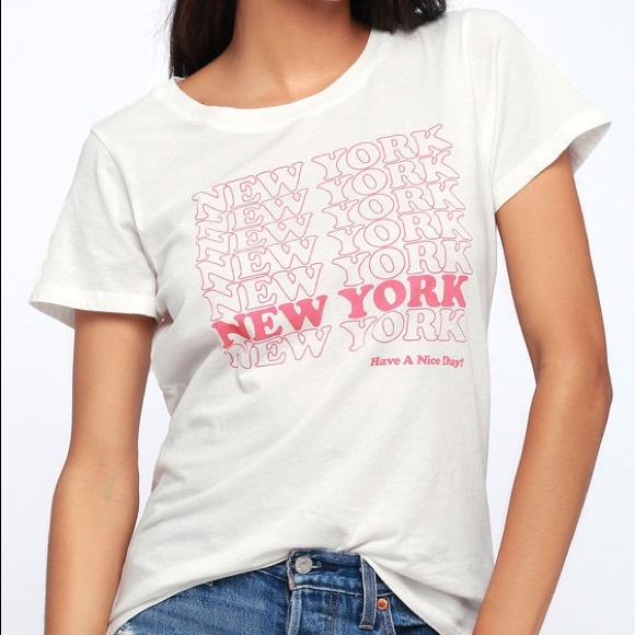 ✨Lulu’s Graphic Tee - Picture 3 of 4